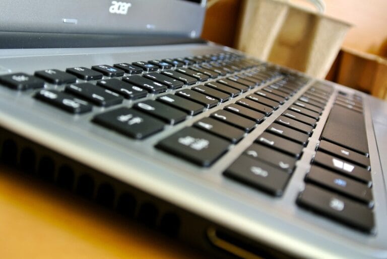 Windows 10 vs 11 – który działa szybciej na tym samym sprzęcie?