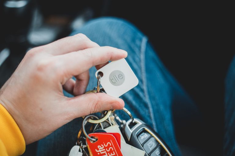 Najlepsze lokalizatory Bluetooth: AirTag, Tile i alternatywy z Androidem w porównaniu